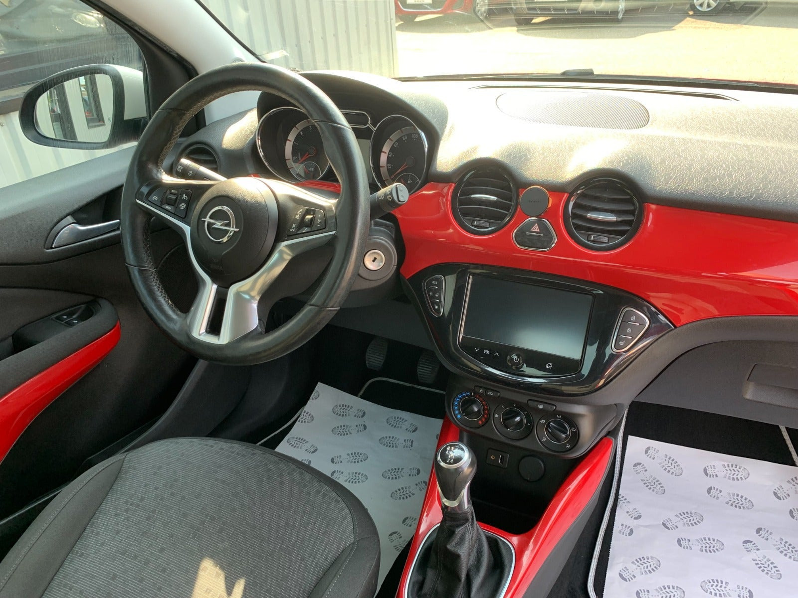 Rød Opel Adam fra 2013