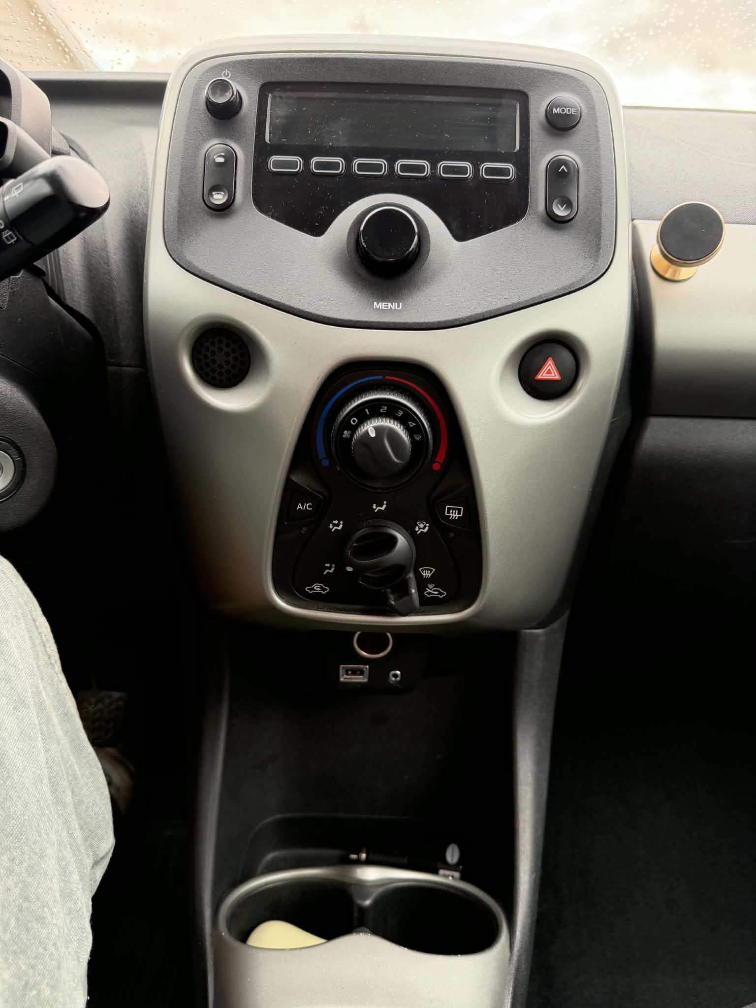 Grå Toyota Aygo fra 2014