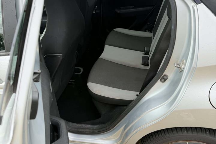 Grå Toyota Aygo fra 2014