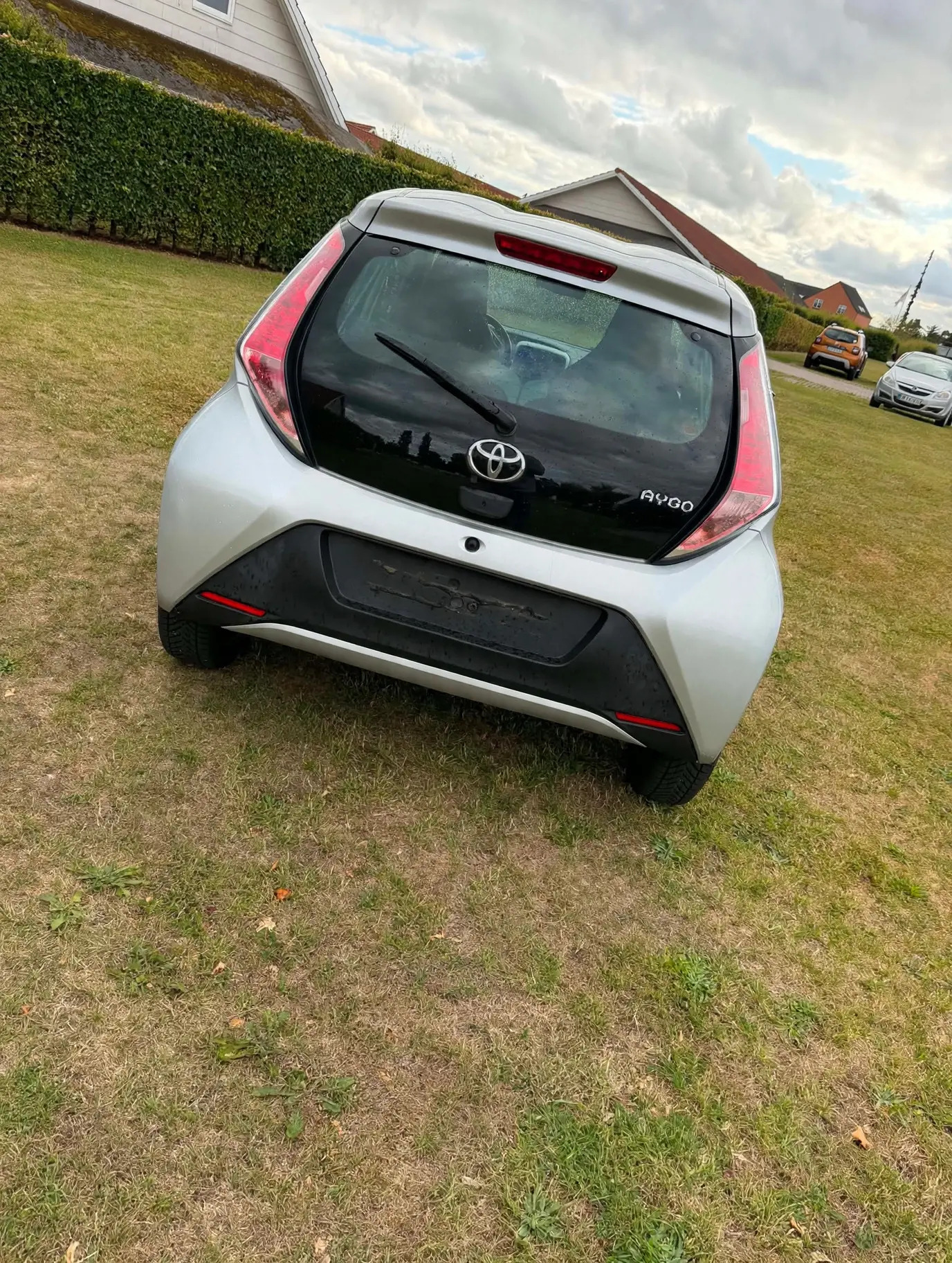 Grå Toyota Aygo fra 2014