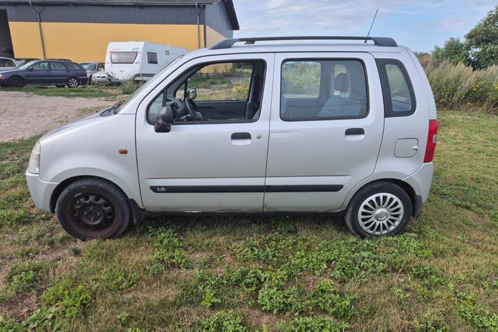 Sølv Suzuki Wagon R+ fra 2002