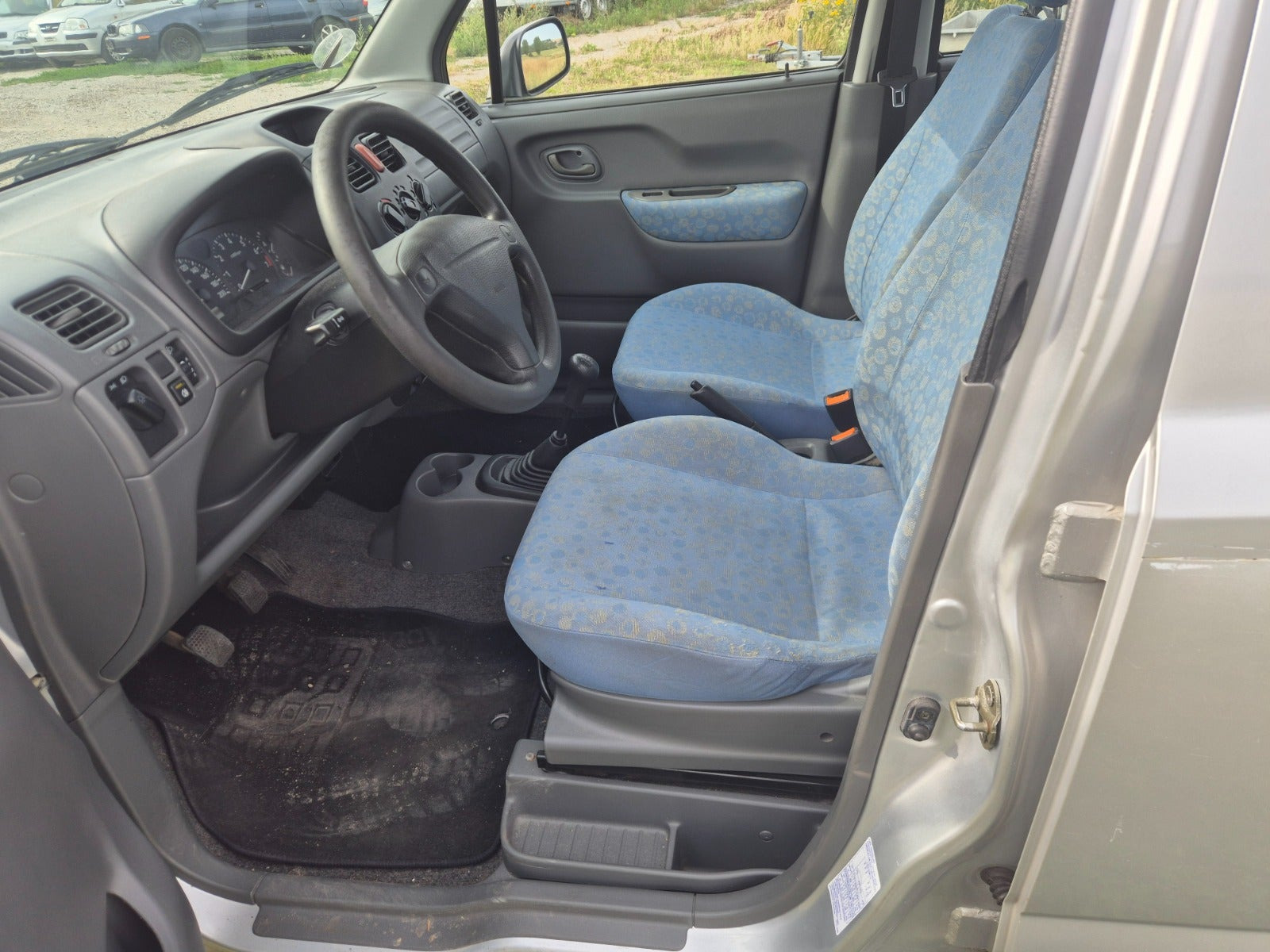 Sølv Suzuki Wagon R+ fra 2002