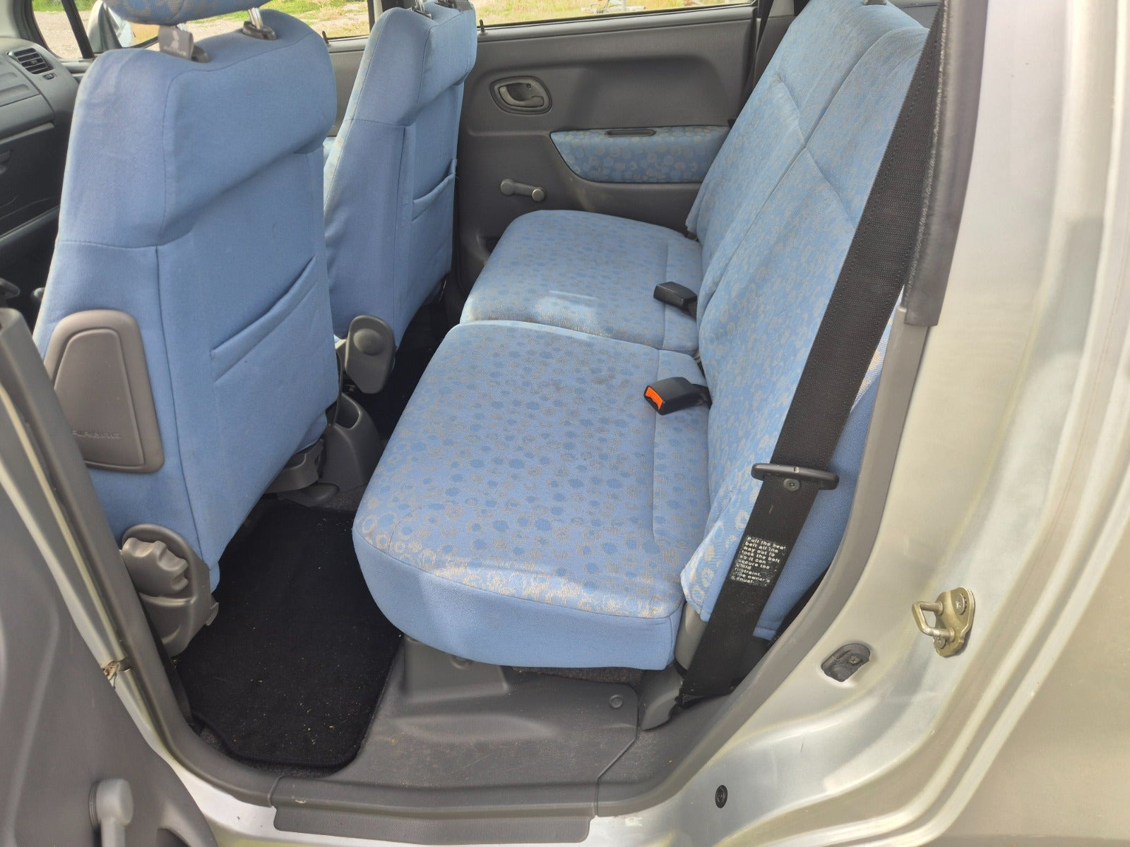 Sølv Suzuki Wagon R+ fra 2002