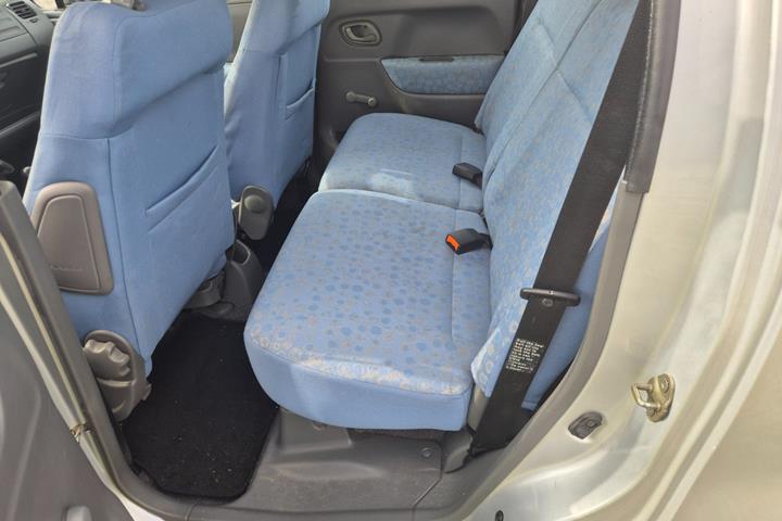 Sølv Suzuki Wagon R+ fra 2002