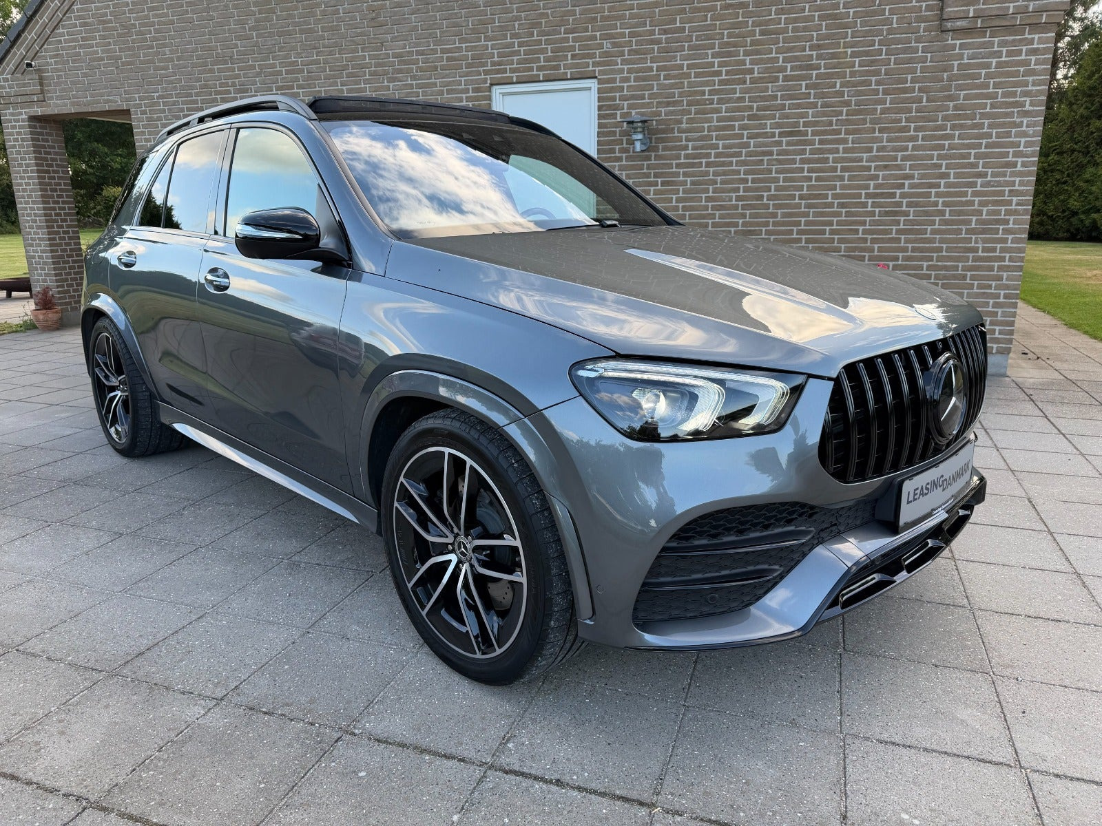 Grå Mercedes GLE350 de fra 2022