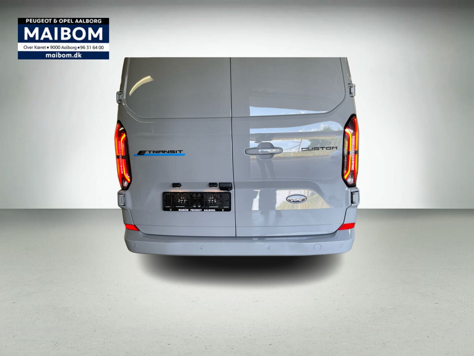 Grå Ford E-Transit Custom 320 L1 fra 2026