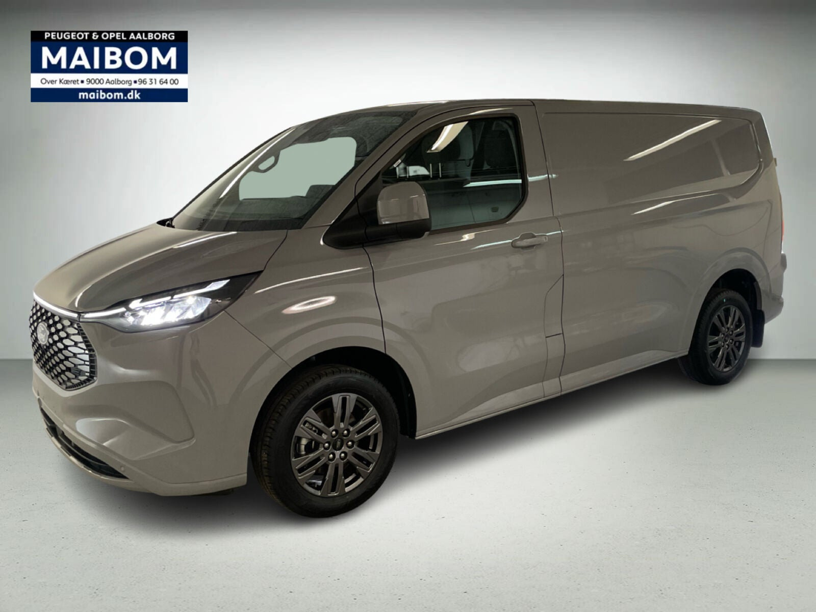 Grå Ford E-Transit Custom 320 L1 fra 2026