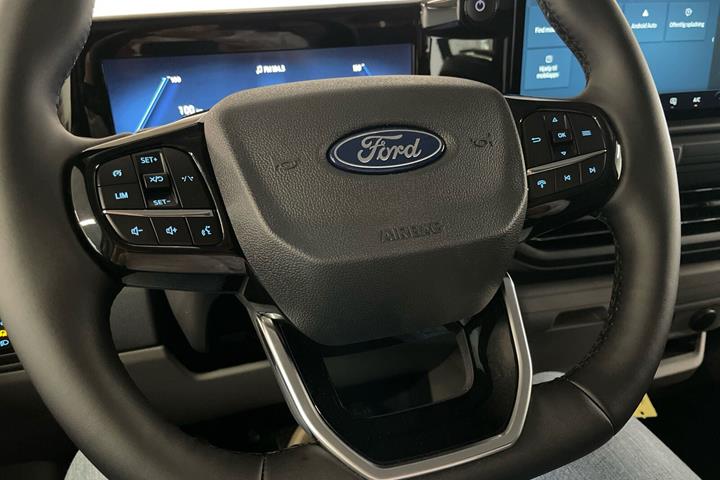 Grå Ford E-Transit Custom 320 L1 fra 2026