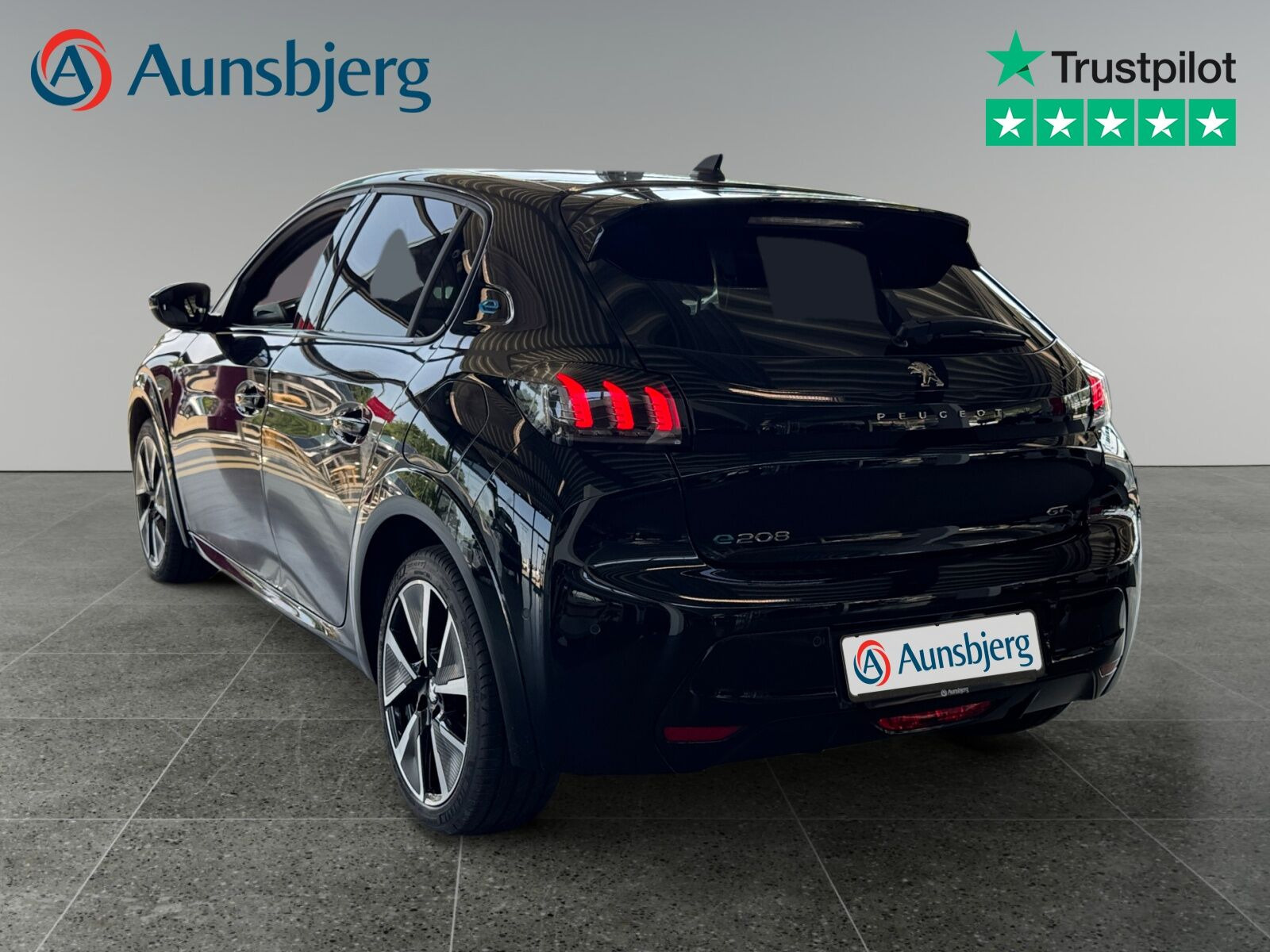 Sort Peugeot e-208 fra 2022