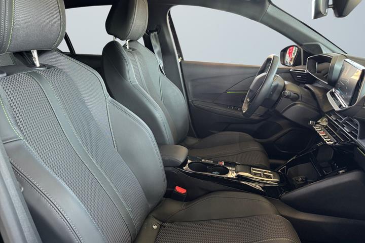 Sort Peugeot e-208 fra 2022