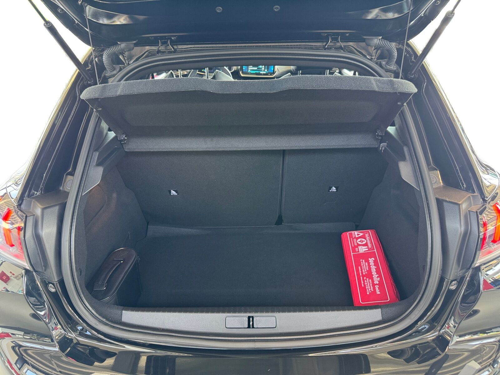 Sort Peugeot e-208 fra 2022