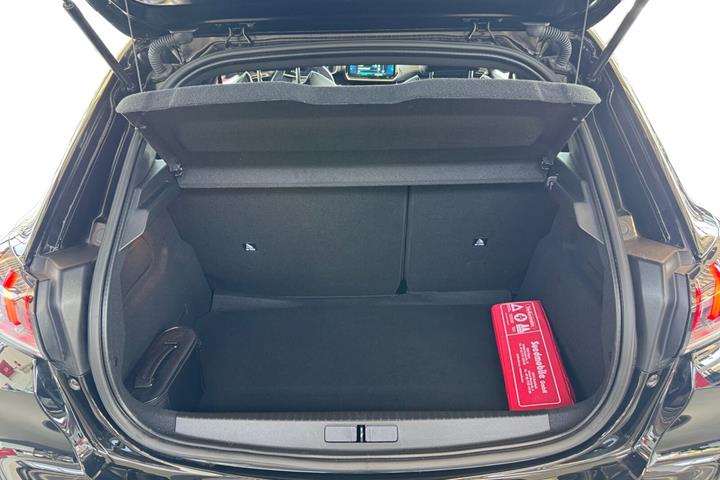 Sort Peugeot e-208 fra 2022