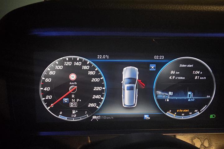 Blå Mercedes E-Klasse fra 2018