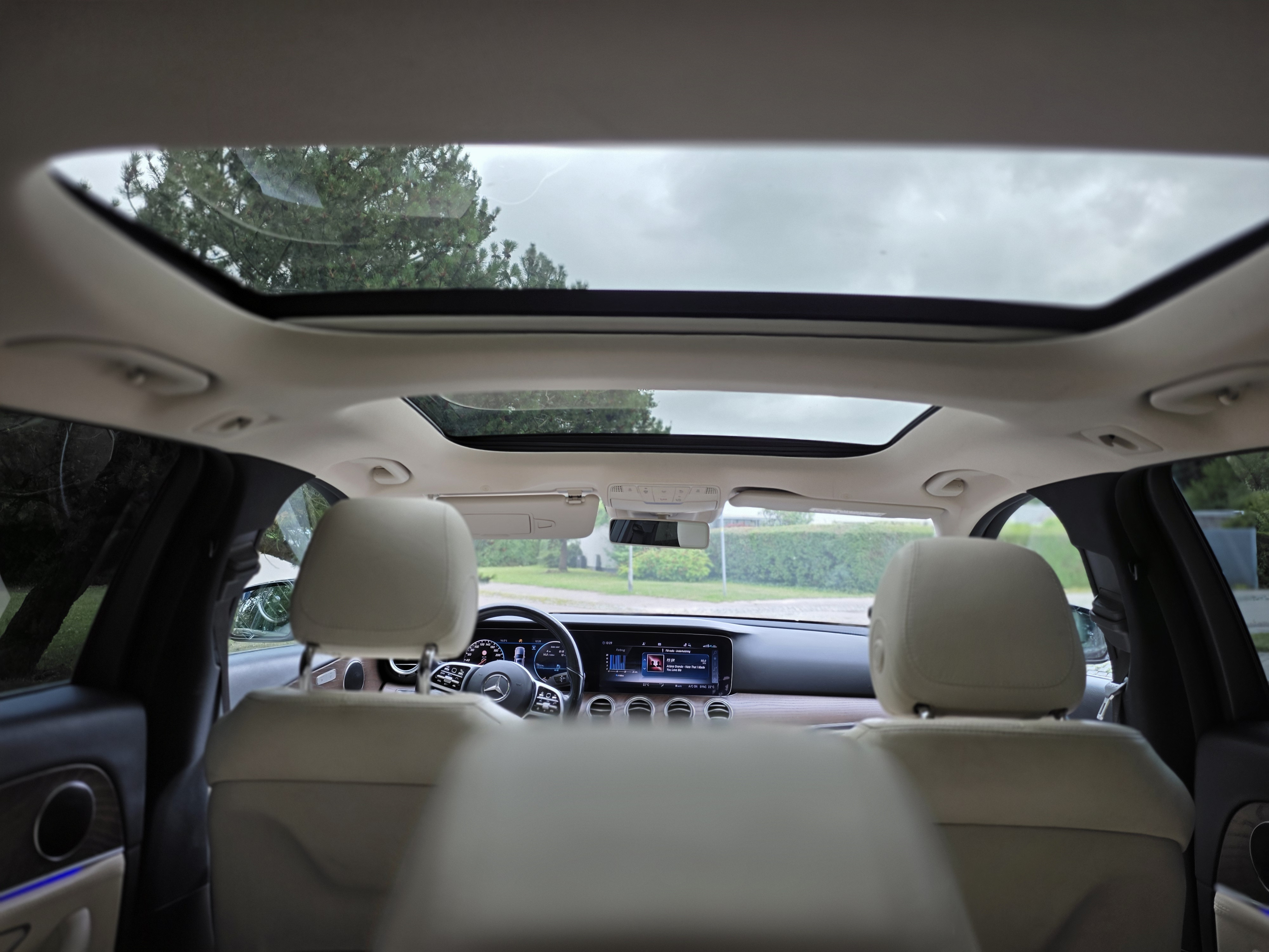 Blå Mercedes E-Klasse fra 2018