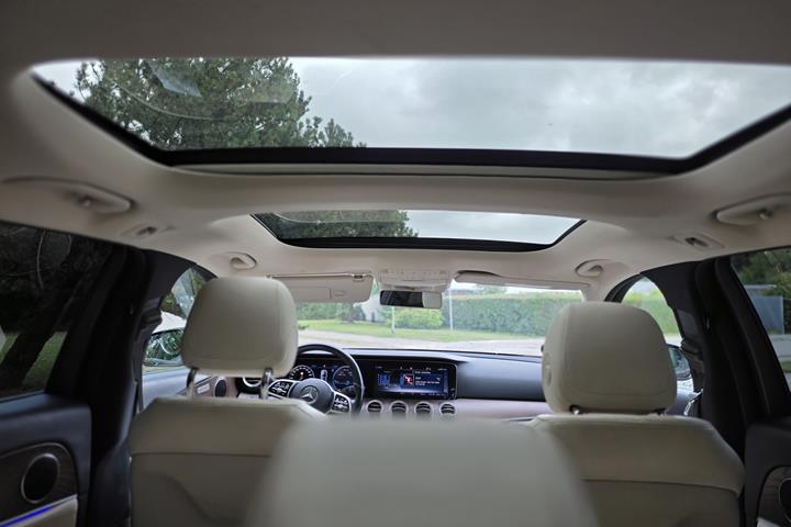 Blå Mercedes E-Klasse fra 2018