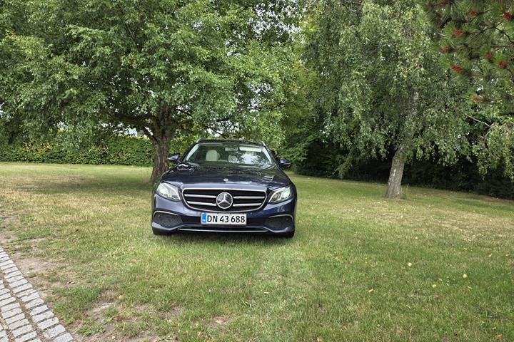 Blå Mercedes E-Klasse fra 2018