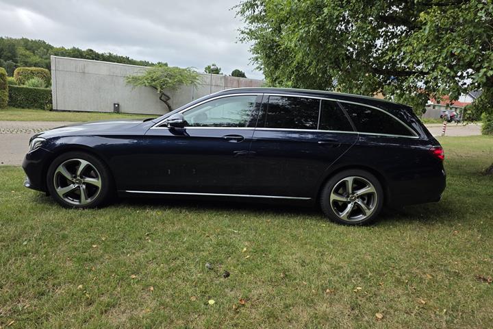 Blå Mercedes E-Klasse fra 2018