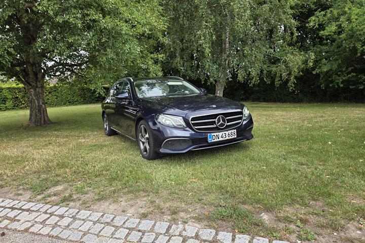 Blå Mercedes E-Klasse fra 2018