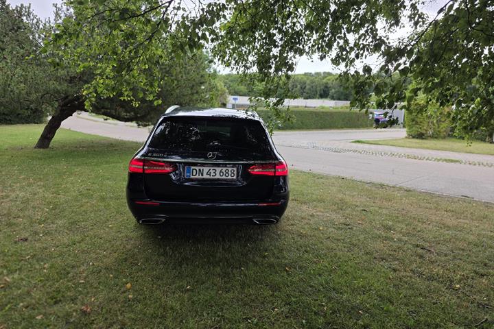 Blå Mercedes E-Klasse fra 2018