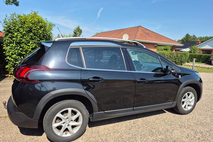 Grøn Peugeot 2008 fra 2018