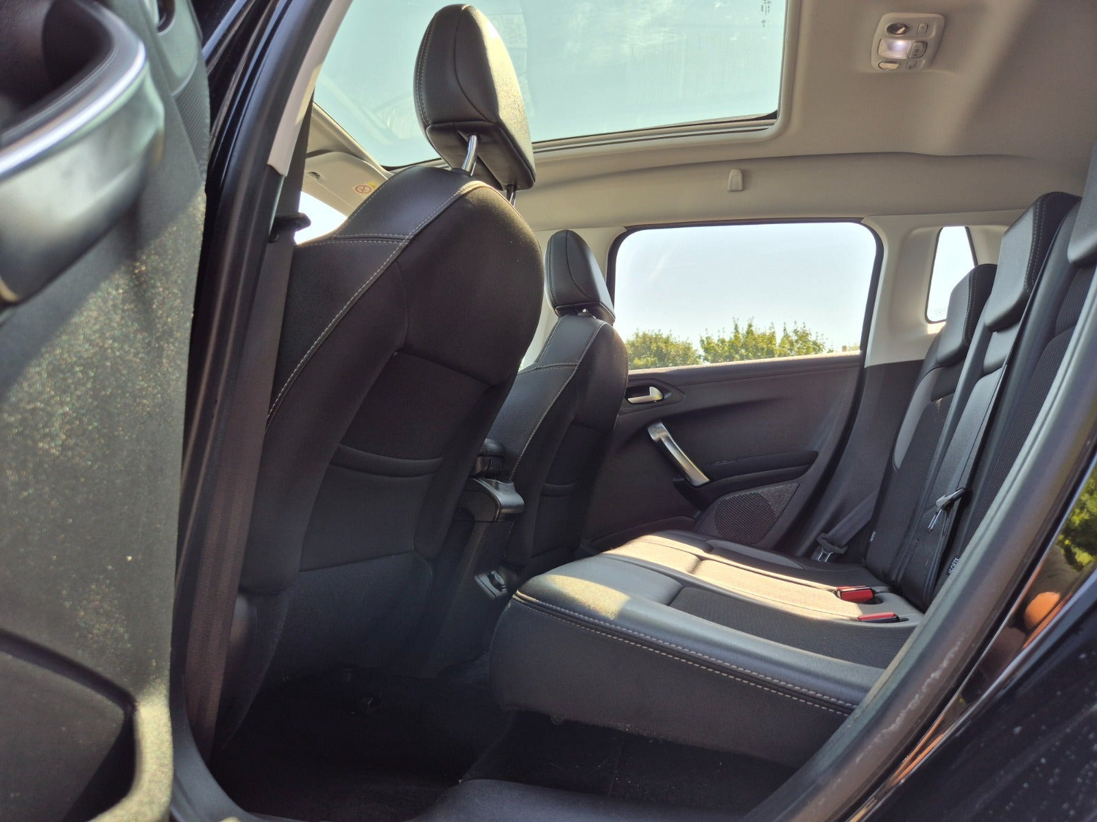 Grøn Peugeot 2008 fra 2018