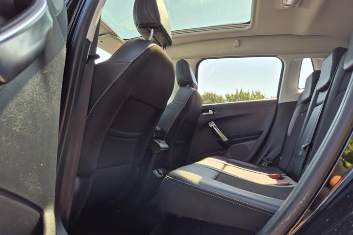 Grøn Peugeot 2008 fra 2018