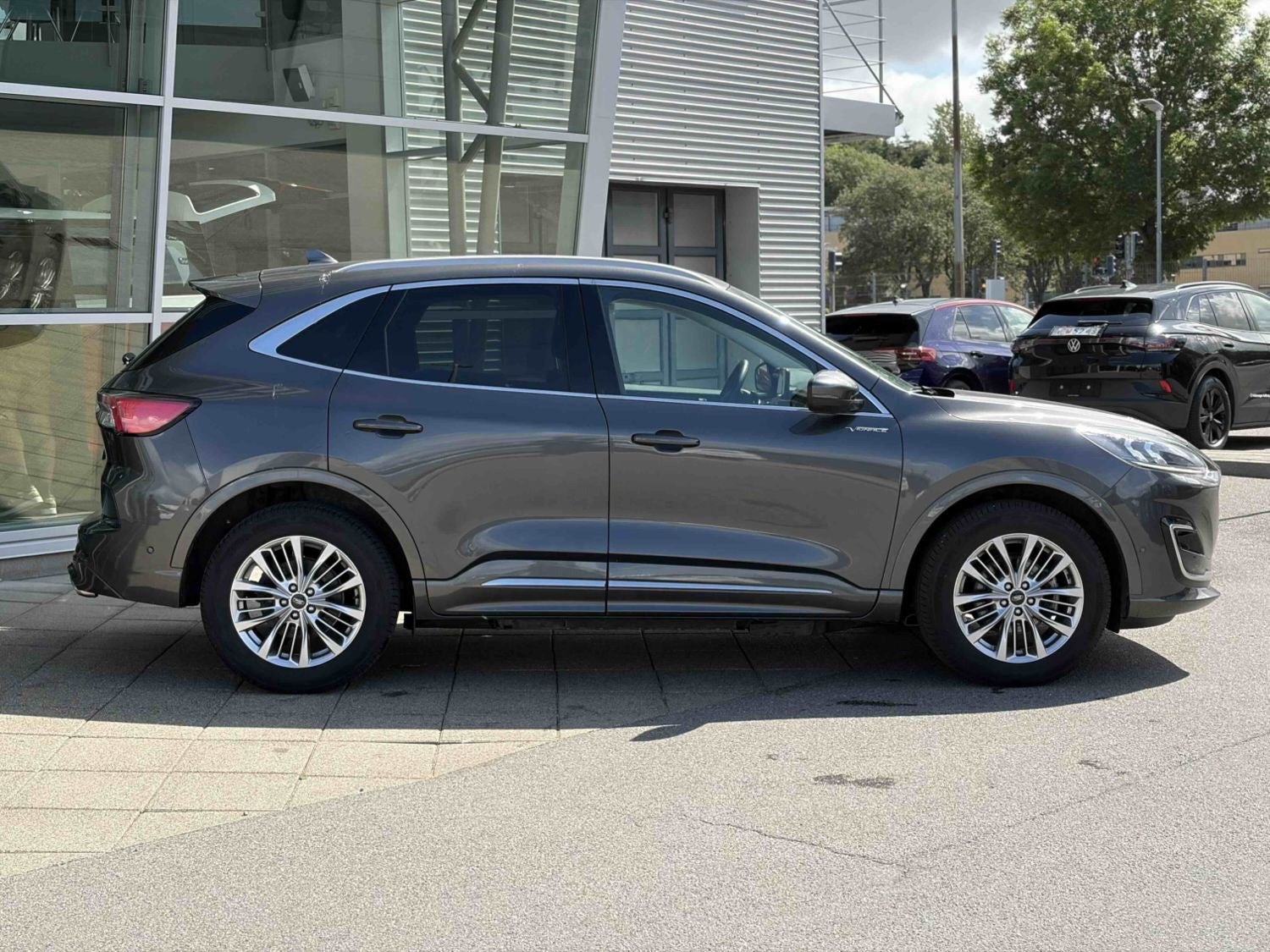 Grå Ford Kuga fra 2022