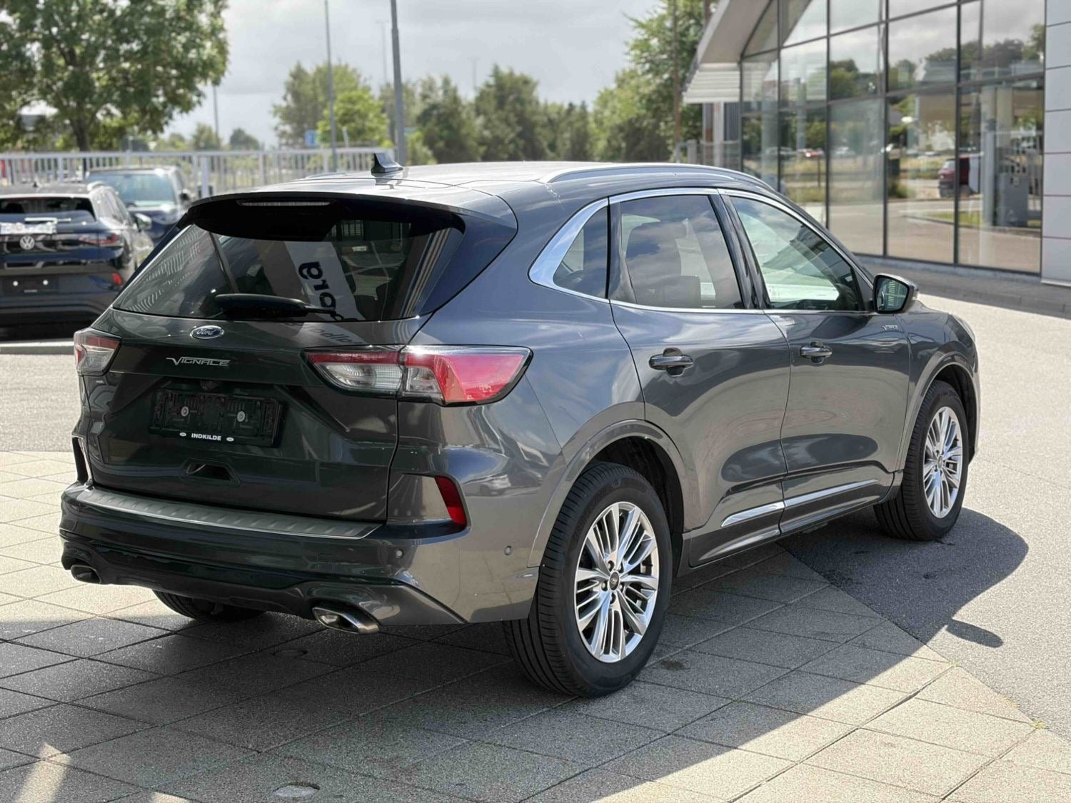 Grå Ford Kuga fra 2022