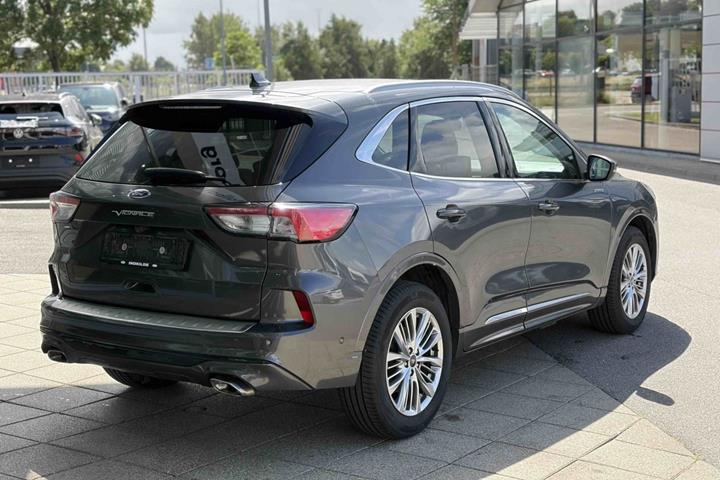 Grå Ford Kuga fra 2022