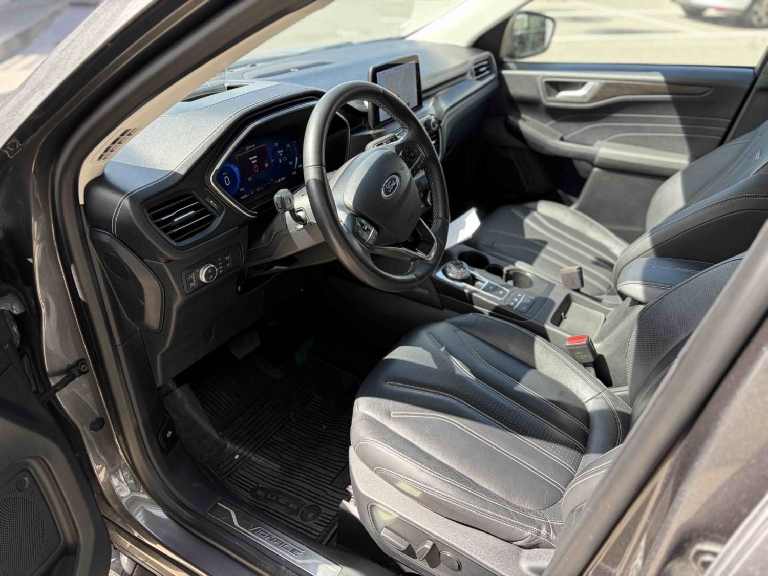 Grå Ford Kuga fra 2022
