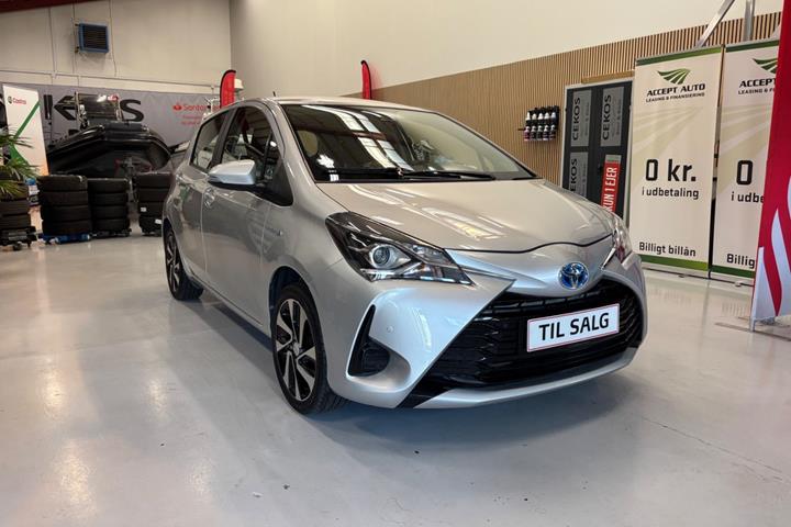 Sølv Toyota Yaris fra 2019