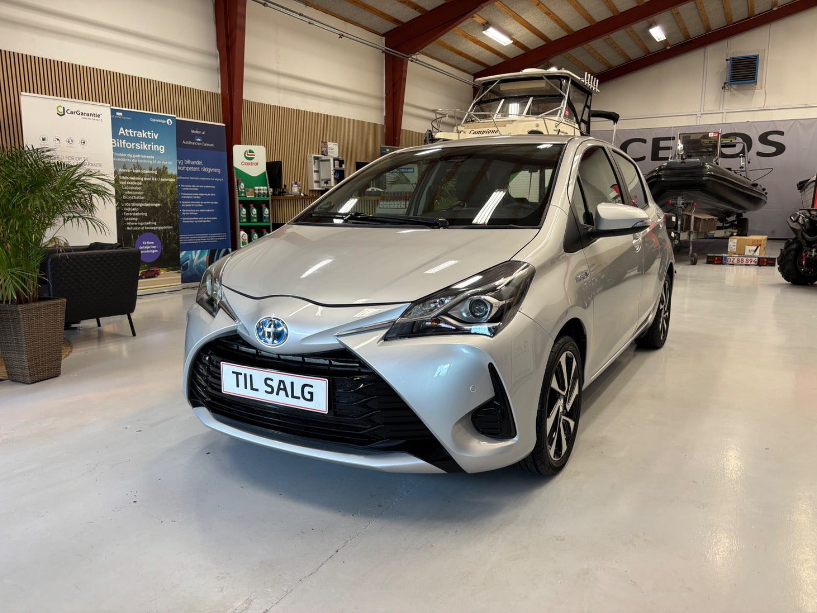 Sølv Toyota Yaris fra 2019