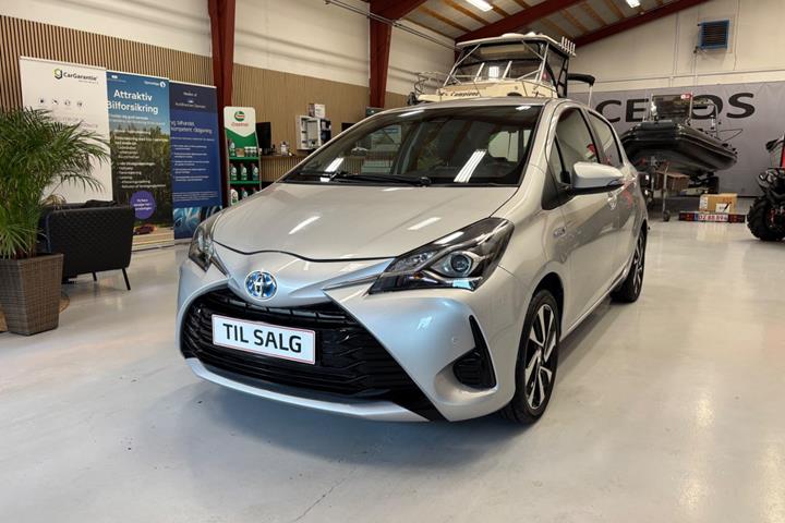 Sølv Toyota Yaris fra 2019