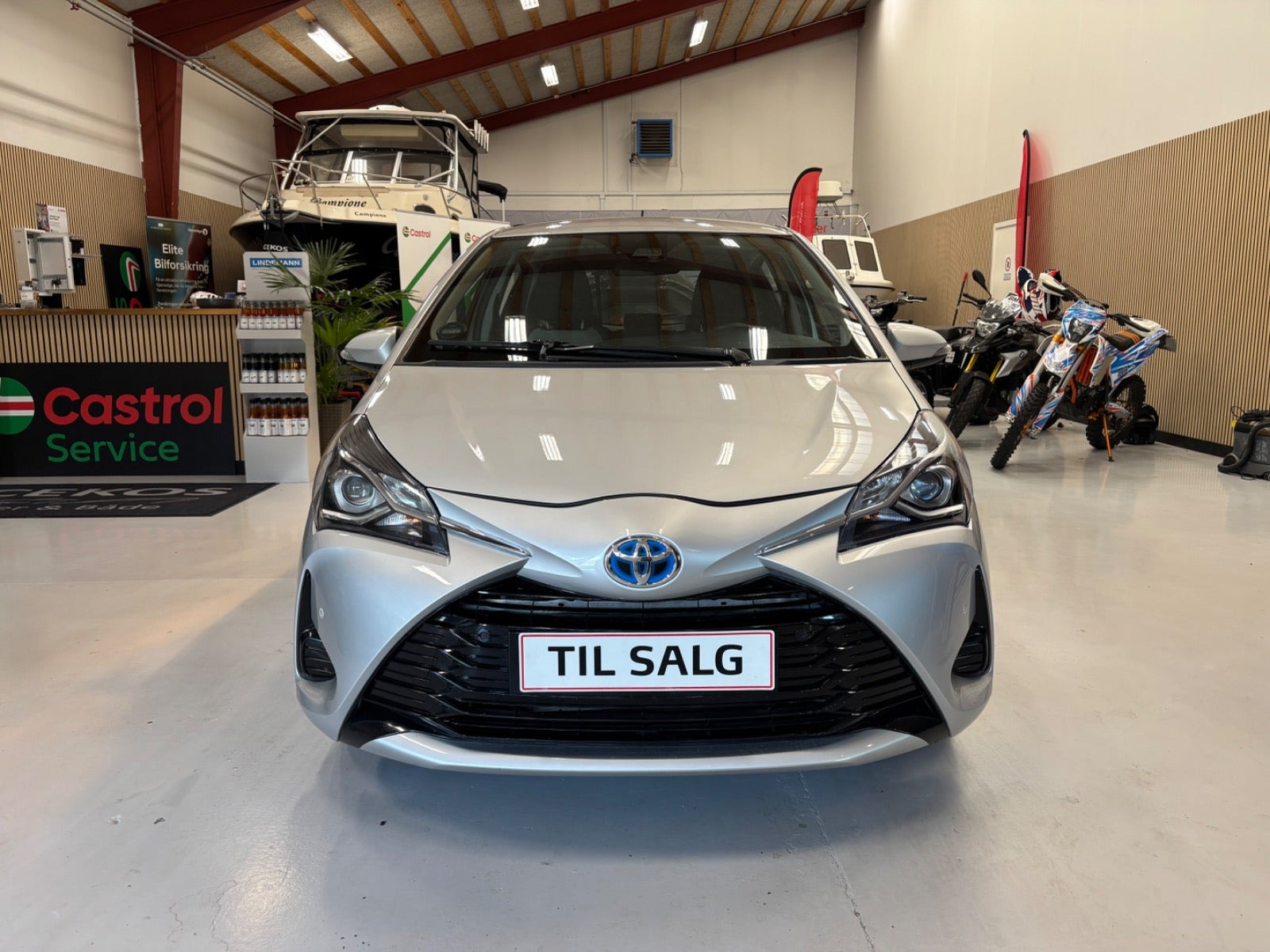 Sølv Toyota Yaris fra 2019