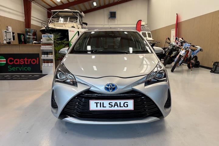 Sølv Toyota Yaris fra 2019