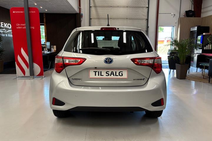 Sølv Toyota Yaris fra 2019