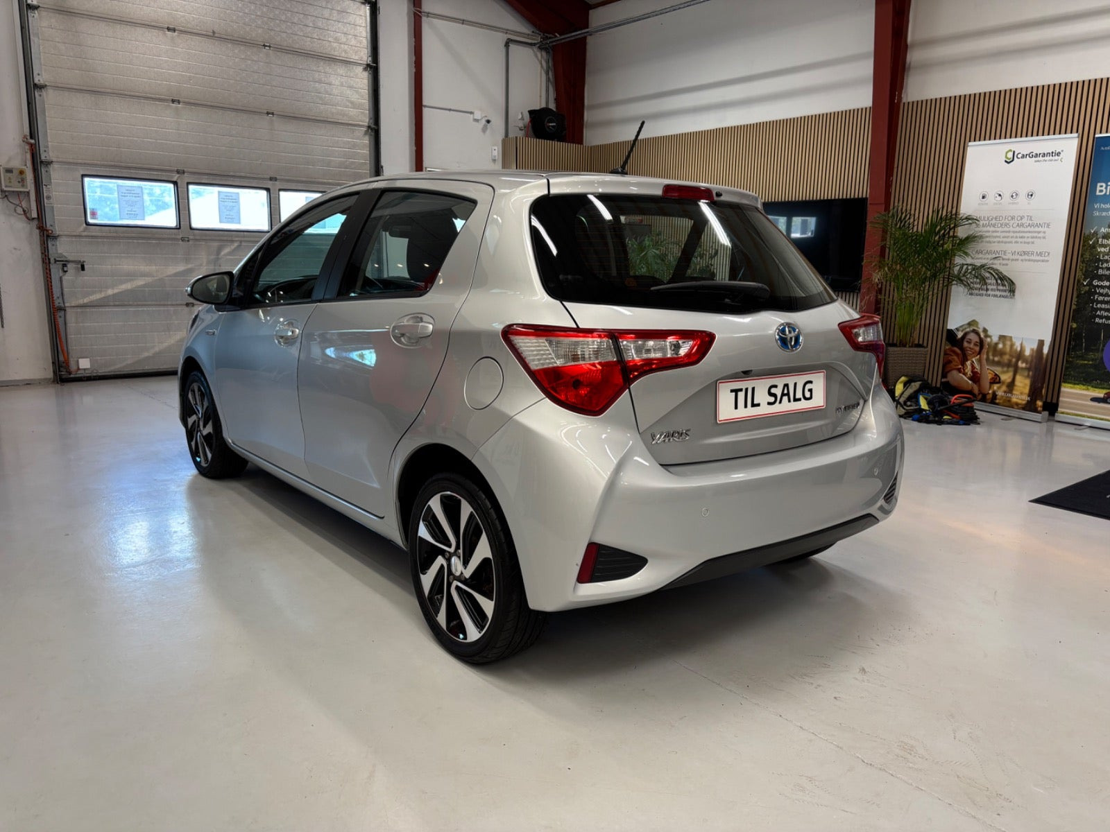 Sølv Toyota Yaris fra 2019