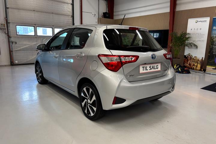Sølv Toyota Yaris fra 2019