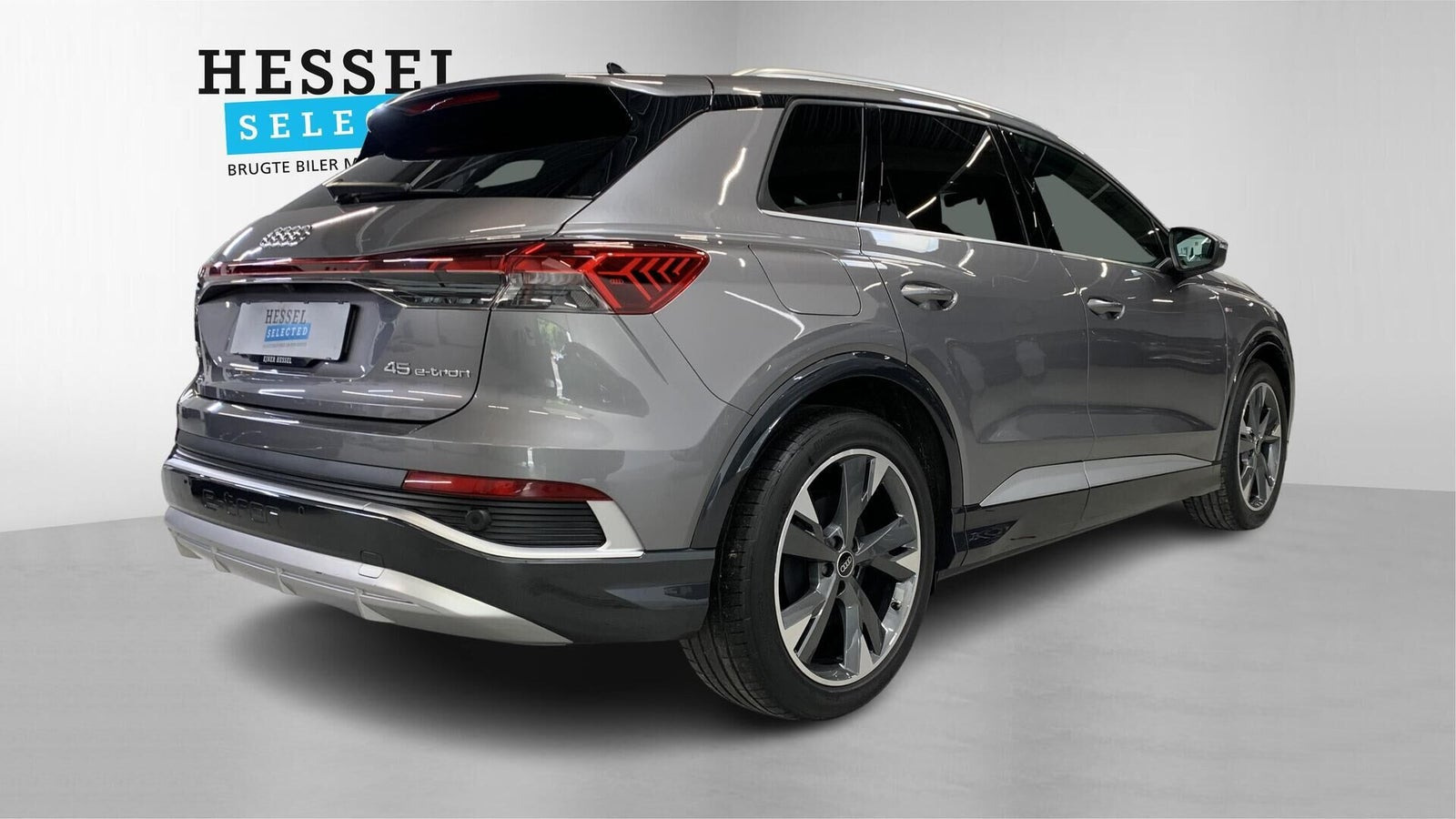 Grå Audi Q4 e-tron fra 2025