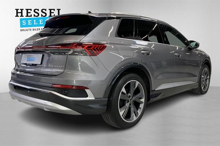 Grå Audi Q4 e-tron fra 2025