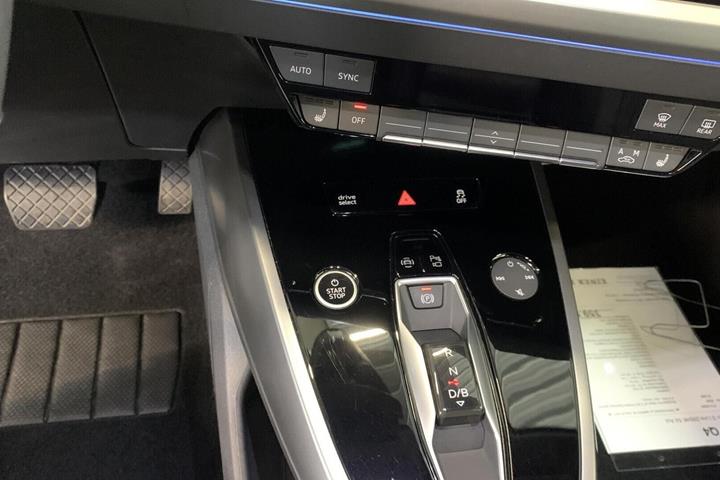 Grå Audi Q4 e-tron fra 2025