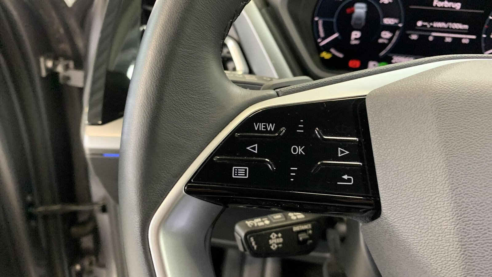 Grå Audi Q4 e-tron fra 2025