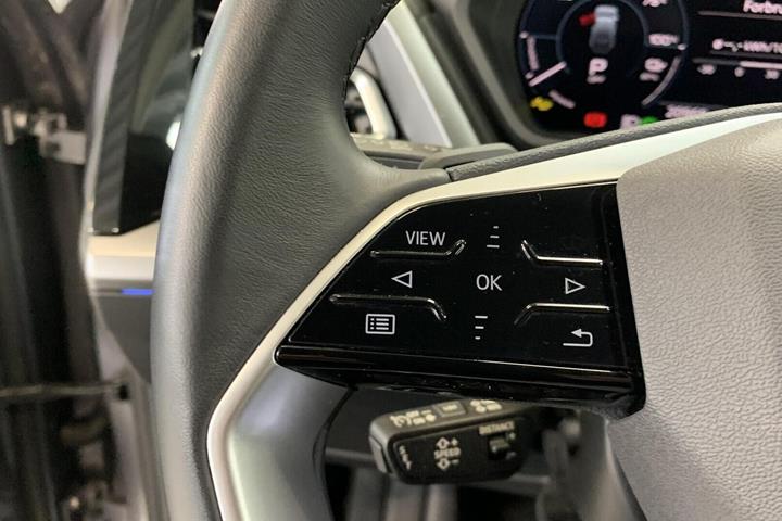 Grå Audi Q4 e-tron fra 2025