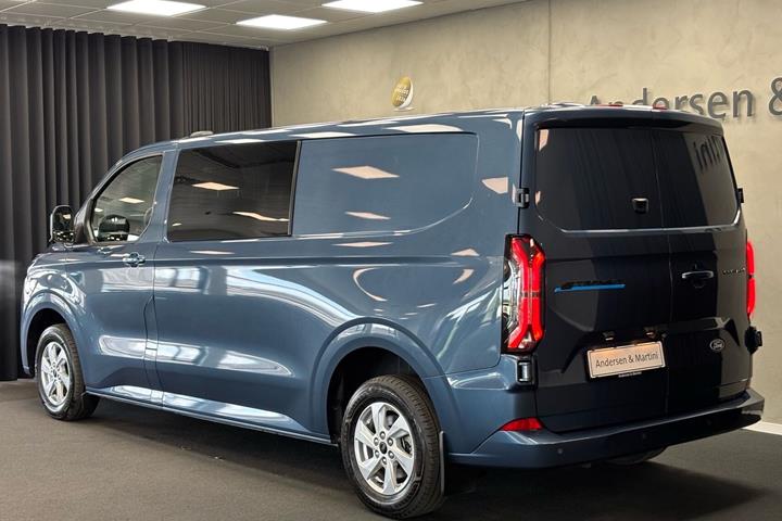 Blå Ford E-Transit Custom fra 2024
