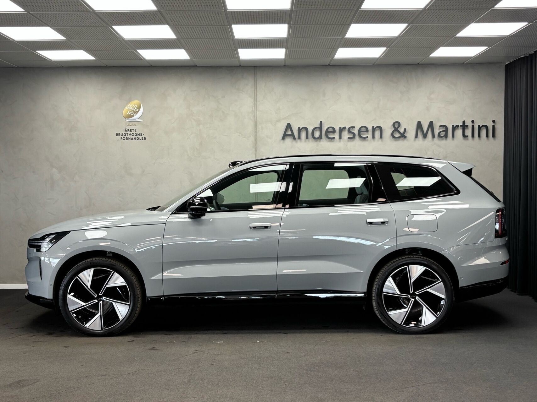 Grå Volvo EX90 fra 2026
