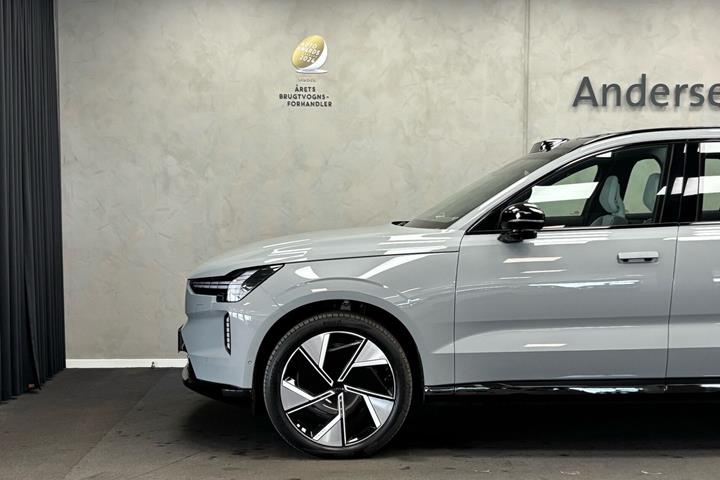 Grå Volvo EX90 fra 2026