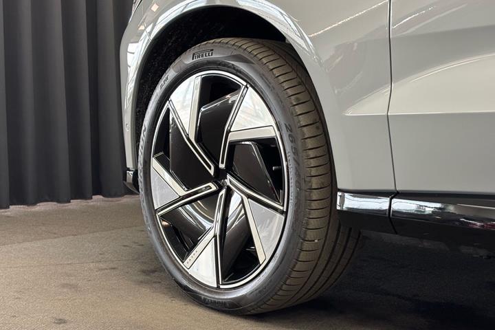Grå Volvo EX90 fra 2026