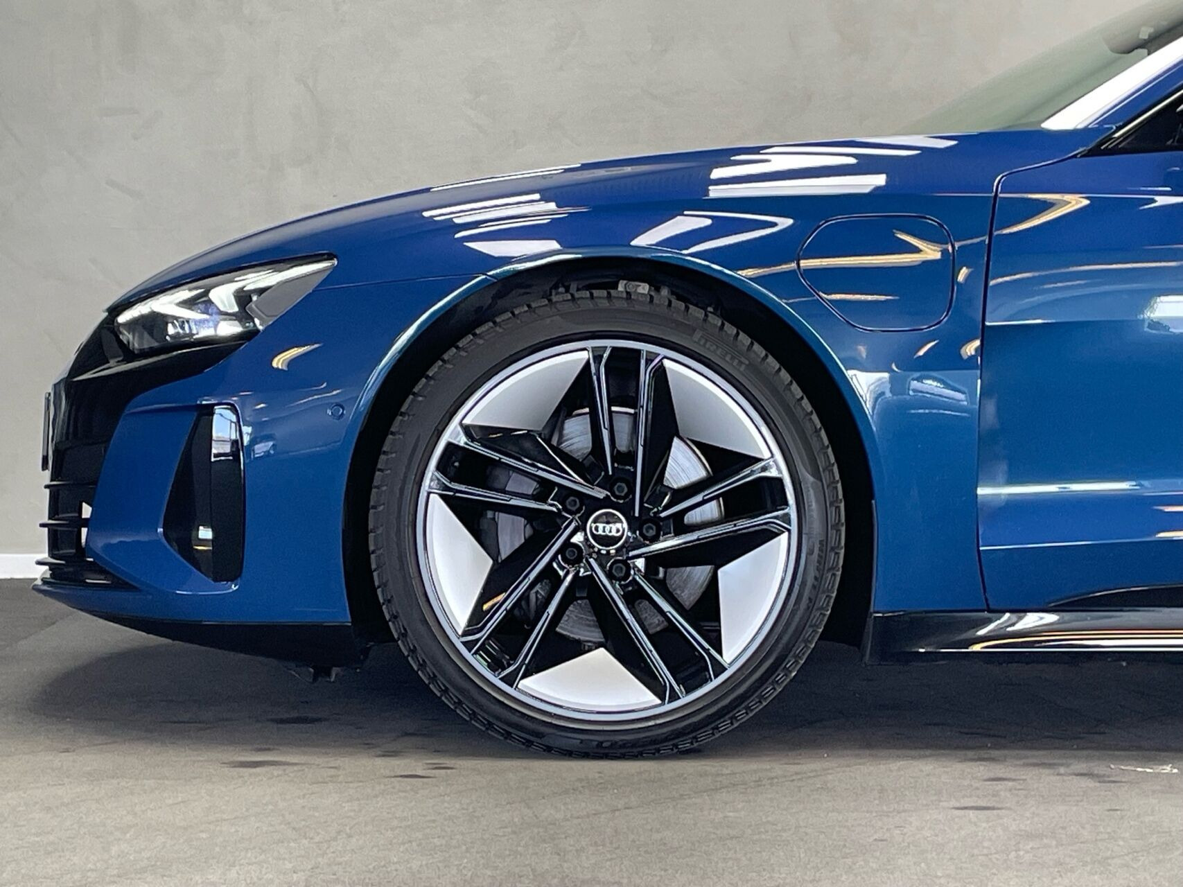 Blå Audi e-tron GT fra 2023