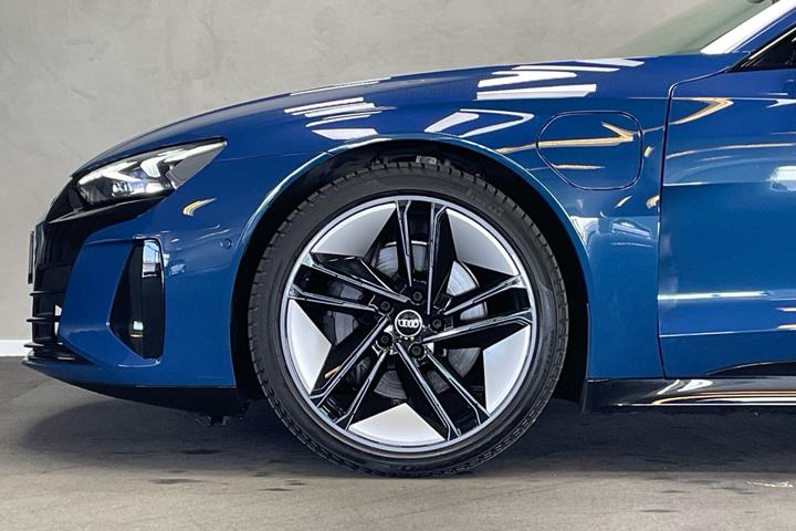 Blå Audi e-tron GT fra 2023