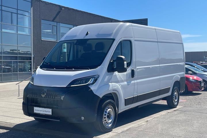 Hvid Peugeot e-Boxer fra 2024